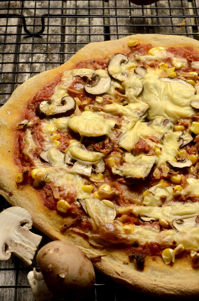 Vegansk pizza svampe